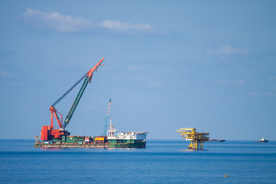 How Weather Affects Ship Crane Performance