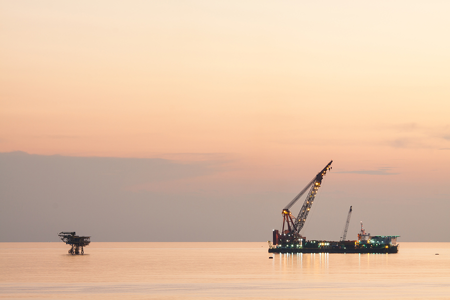 How Weather and Currents Affect Marine Crane Operations