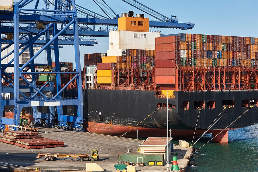 What Skills Do Crane Ship Employers Look for Beyond General Crane Operation
