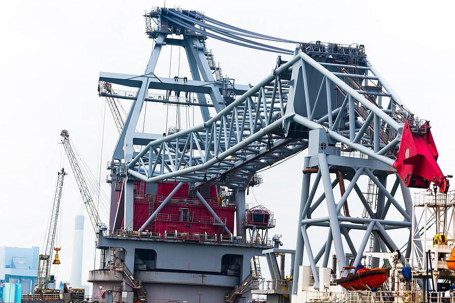 How Different Is Operating on a Crane Vessel Compared With Land-Based Cranes?