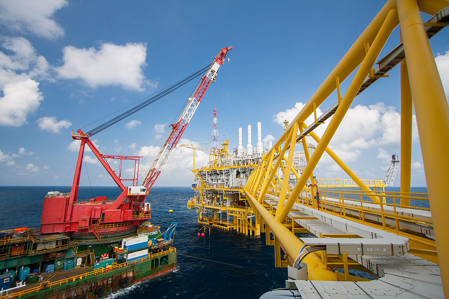 How Do Marine Cranes Compensate for Vessel Motion During Lifting
